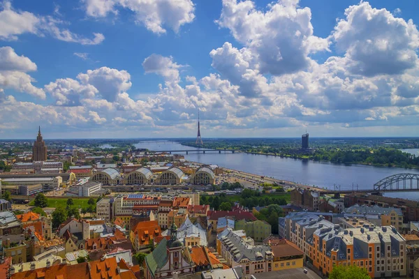 Merkezinin Riga, market ve kule, Letonya havadan görünümü — Stok fotoğraf