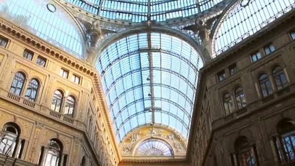 The correct form of the dome in the gallery of Umberto 1 — Stock Video