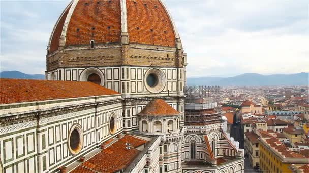 フィレンツェ、ドゥオーモ、サンタ・マリア ・ デル ・ フィオーレ大聖堂の有名なドーム — ストック動画