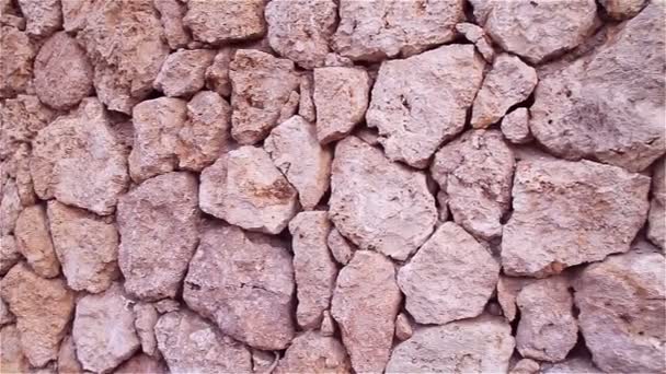 Натуральный коричневый фон из камней и булыжников — стоковое видео