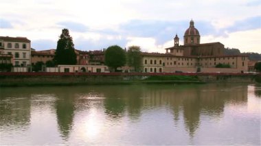 Arno Nehri üzerinden setin Floransa, Ponte Vecchio görünümünü