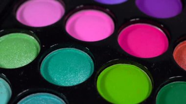 Çok renkli parlak göz farı. Palet dönüyor..