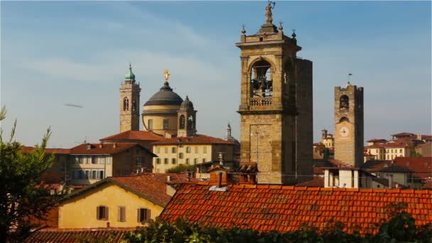 Piękna architektura starych Włochy miasta Bergamo — Wideo stockowe