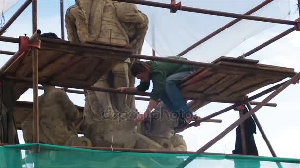 Kutna Hora République Tchèque Octobre 2017 Restauration Une Sculpture Près — Video