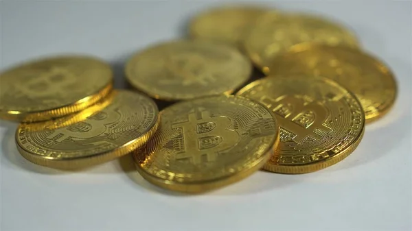 Altın Bitcoins pikap üzerinde dönen yığını — Stok fotoğraf