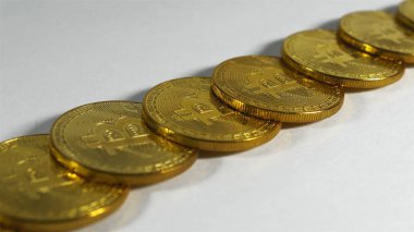 Altın Bitcoins pikap üzerinde dönen yığını