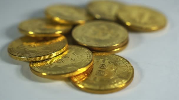 Περιστρεφόμενη Στοίβα Του Χρυσού Bitcoins Πικάπ — Αρχείο Βίντεο