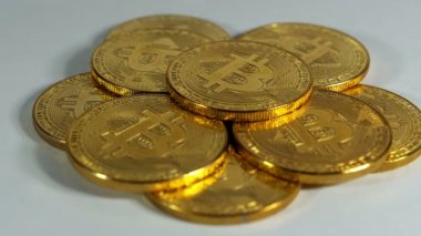 Altın Bitcoins pikap üzerinde dönen yığını