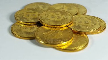Altın Bitcoins pikap üzerinde dönen yığını