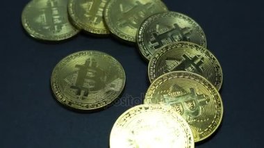 Altın Bitcoins pikap üzerinde dönen yığını