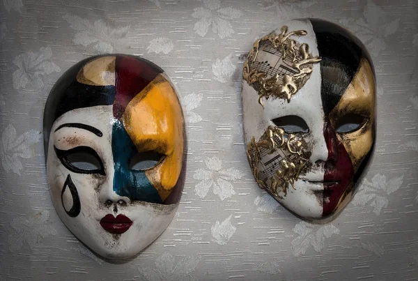 五颜六色的狂欢节威尼斯面具。意大利威尼斯狂欢节装饰 — 图库照片