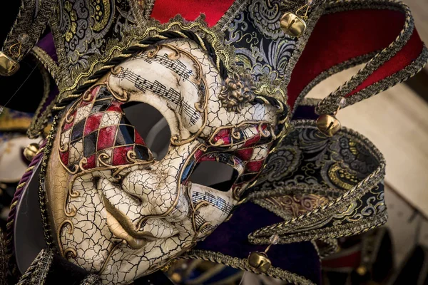 Colorful carnival venetian masks. carnival decoration in Venice, Italy — Stock Photo, Image