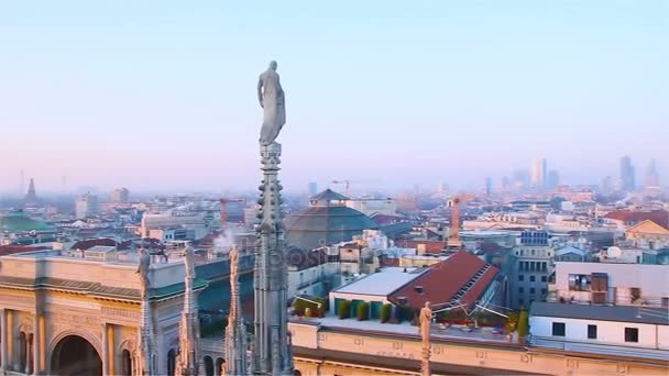 Kvällen Milano Utsikt Över Staden Från Terrassen Duomo — Stockvideo