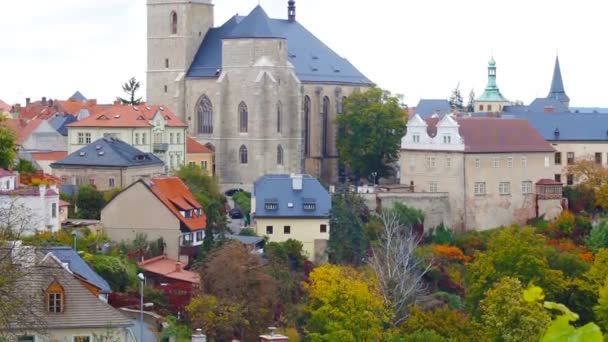 Архитектура и движение в Kutna Hora, Czech Republic — стоковое видео