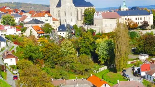 Architektur und Verkehr in Kutna Hora, Tschechische Republik — Stockvideo