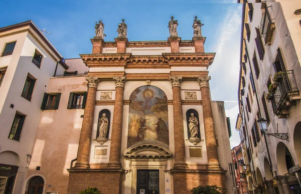 Szép kis régi templom, Padova, Olaszország — Stock Fotó