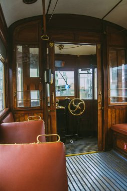 Eski bir tramvay arabaya. Koltuklar, yolcu ve kontrol Kabin için.
