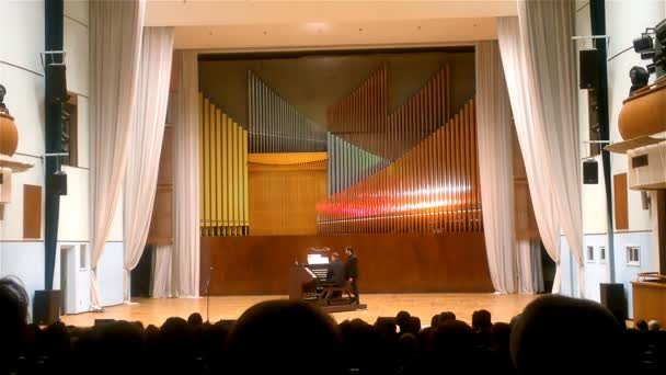 Minsk, Belarus - March 2018: People listen to the music of F. Liszt at a concert of organ music — Stock Video