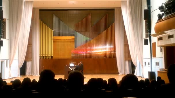 Minsk, Belarus - March 2018: People listen to the music of F. Liszt at a concert of organ music — Stock Video