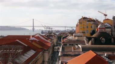 Lizbon panorama. Başkenti ve en büyük şehri Portekiz Lizbon olduğunu.