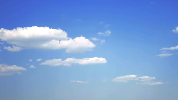 Mouvement lent des nuages dans le ciel, time-lapse — Video