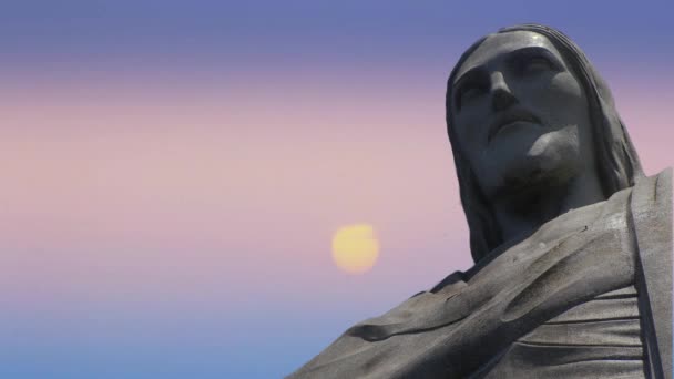 Estatua de Cristo en Río de Janeiro sobre un fondo de nubes. Cronograma — Vídeo de stock