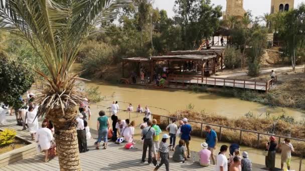 Jordan River Israel November 2019 Pilgrims Tourists Banks Jordan River — Stock Video