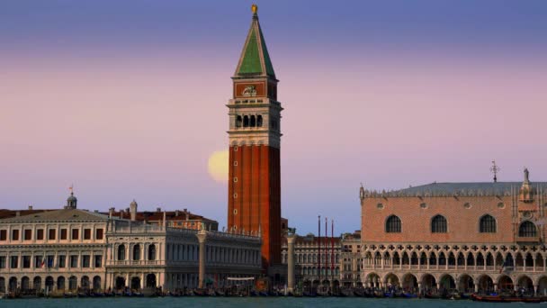 Malerische Landschaft Venezianischer Grand Canal Glockenturm — Stockvideo