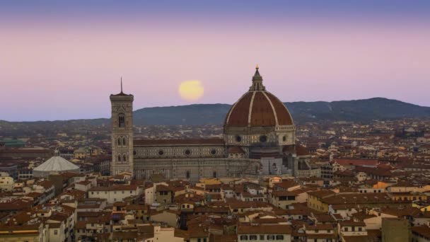 Santa Maria del Fiore y los tejados rojos de Florencia, Italia . — Vídeo de stock