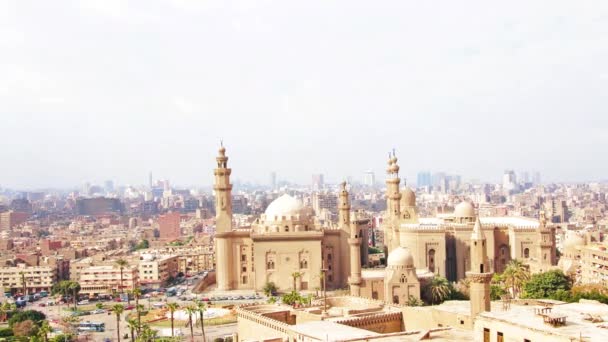 La antigua mezquita se encuentra en El Cairo, la capital de Egipto . — Vídeos de Stock