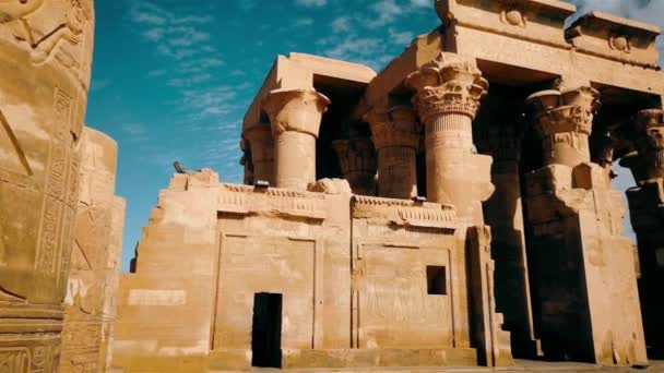 The ruins of the ancient temple of Sebek in Kom - Ombo, Egypt. — Stock Video