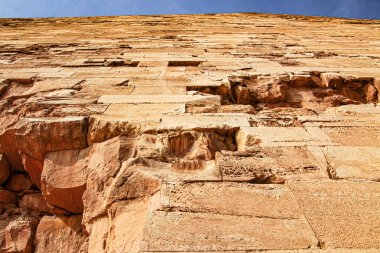 Kırık piramit Dakhshur 'da firavun Snofra Xxvi' nin MÖ 16. yüzyılda kurulmuş bir Mısır piramididir. .