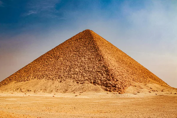 Pink Pyramid - the northern pyramid of Pharaoh Snofru in Dakhshur, XXVI century BC. — ストック写真