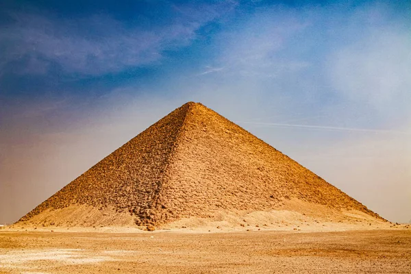 Różowa Piramida - północna piramida faraona Snofru w Dakhshur, Xxvi wieku pne. — Zdjęcie stockowe