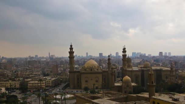 Den gamla moskén ligger i Kairo, Egyptens huvudstad. — Stockvideo