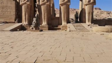 Ramesseum - Firavun Ramses Ii Xiii 'nin anıt tapınağı M.Ö., Yukarı Mısır' daki Theban mezarlığının bir parçası, Luxor