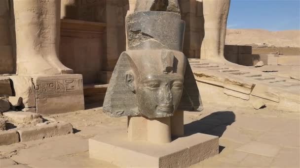 Ramesseum - památný chrám faraóna Ramsese Ii XIII. století před Kristem, část thébské nekropole v Horním Egyptě, Luxor — Stock video