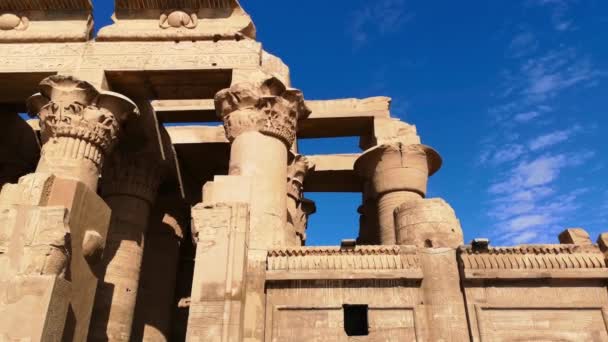 Ruinerna av det antika templet Sebek i Kom - Ombo, Egypten. — Stockvideo