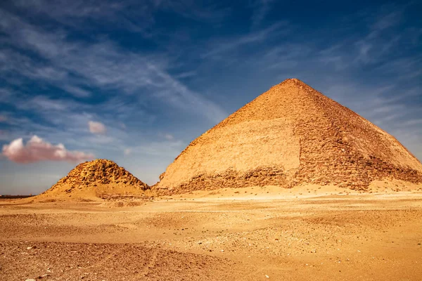 Kaputte Pyramide ist eine ägyptische Pyramide in dakhshur, errichtet durin — Stockfoto