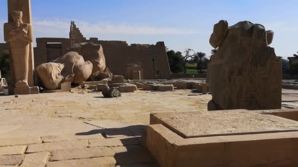 Рамессеум - пам "ятний храм фараона Рамсеса Ій Ся століття Бк, частина некрополя Фів у Верхньому Єгипті, Луксор. — стокове відео
