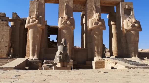 拉梅塞姆 Ramesseum 法老拉梅塞伊十三世纪神庙 位于上埃及卢克索的底班墓地的一部分 — 图库视频影像