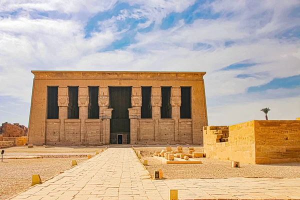 Ερείπια Της Όμορφο Αρχαίο Ναό Της Ντέντερα Χάθορ Αίγυπτος Dendera — Φωτογραφία Αρχείου