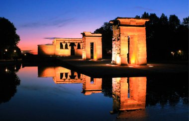 Geceleri Debod Tapınağı, Madrid