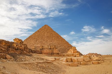 Giza, Mısır 'daki eski Şef Piramidi.