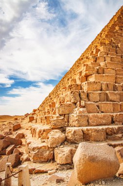 Giza, Mısır 'daki eski Şef Piramidi.