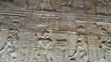 Dendera Tapınağı 'nın ya da Hathor Tapınağı' nın güzel iç kısımları. Mısır, Dendera, Eski Mısır tapınağı Ken şehri yakınlarında..