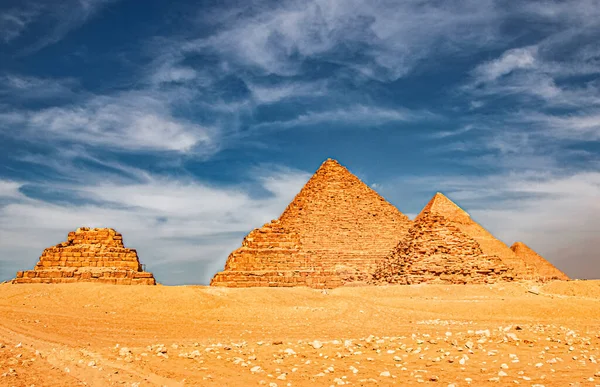 Αρχαίες Μεγάλες Πυραμίδες Στη Γκίζα Κάιρο Αίγυπτος — Φωτογραφία Αρχείου