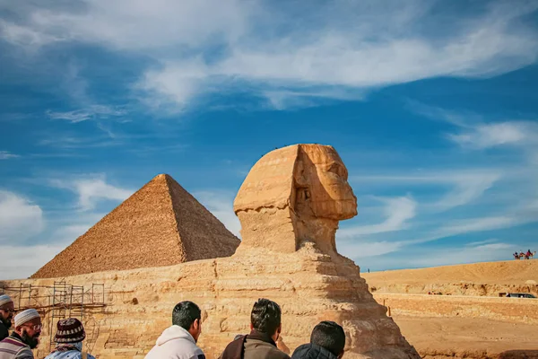 Janeiro 2020 Cairo Egito Moradores Turistas Exploram Visão Antiga Esfinge — Fotografia de Stock