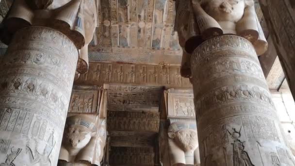 Beautiful interior of the Temple of Dendera or the Temple of Hathor. Egypt, Dendera, Ancient Egyptian temple near the city of Ken. — Stock Video