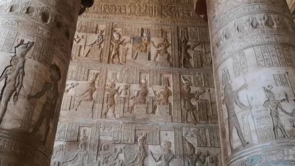 Beautiful interior of the Temple of Dendera or the Temple of Hathor. Egypt, Dendera, Ancient Egyptian temple near the city of Ken. — Stock Video